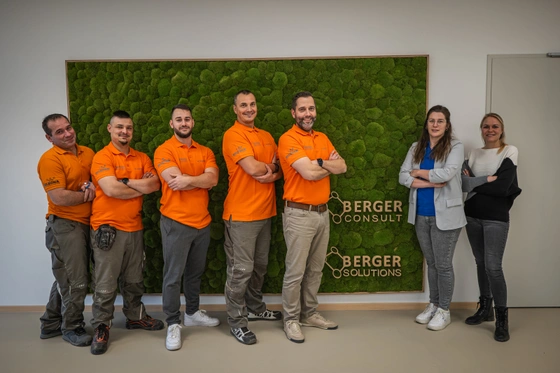 Die Anwendungstechniker von Berger-Consult vor der Halle in Herbrechtingen