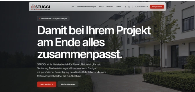 Startseite von Stuggi Bau: helle Wohnanlage mit Bäumen im Hintergrund, darüber die Überschrift Damit bei Ihrem Projekt am Ende alles zusammenpasst, und der Hinweis Meisterbetrieb Stuttgart und Region.