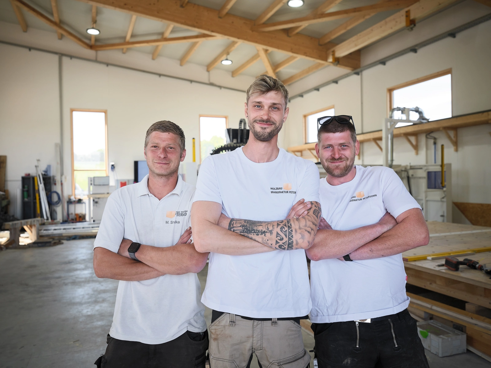 Drei Handwerker in ihrer Werkstatt